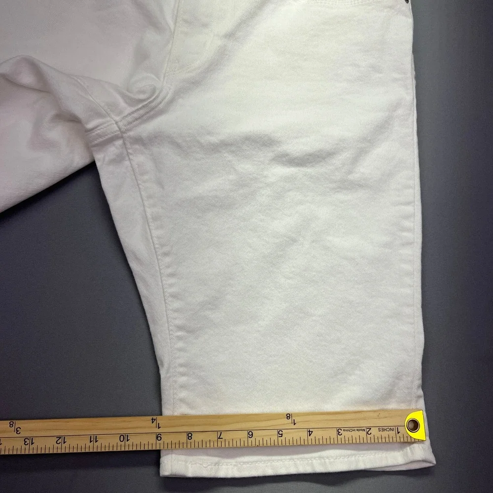 Levi's Bermuda Shorts White Denim Casual Everyday Sz 31 Fits 33.5